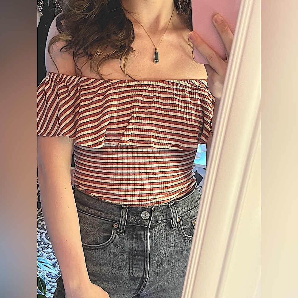 retro looking striped off shoulder bodysuit ✨